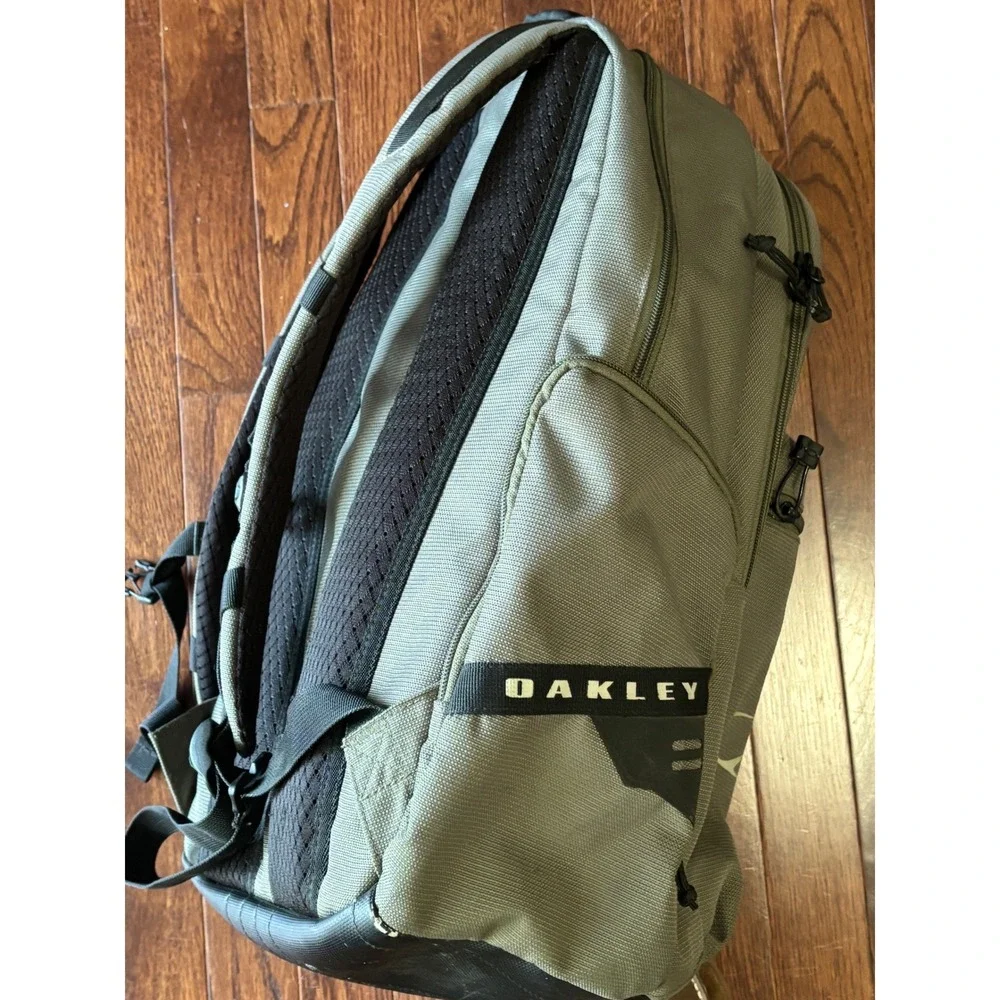 Oakley metal 30l